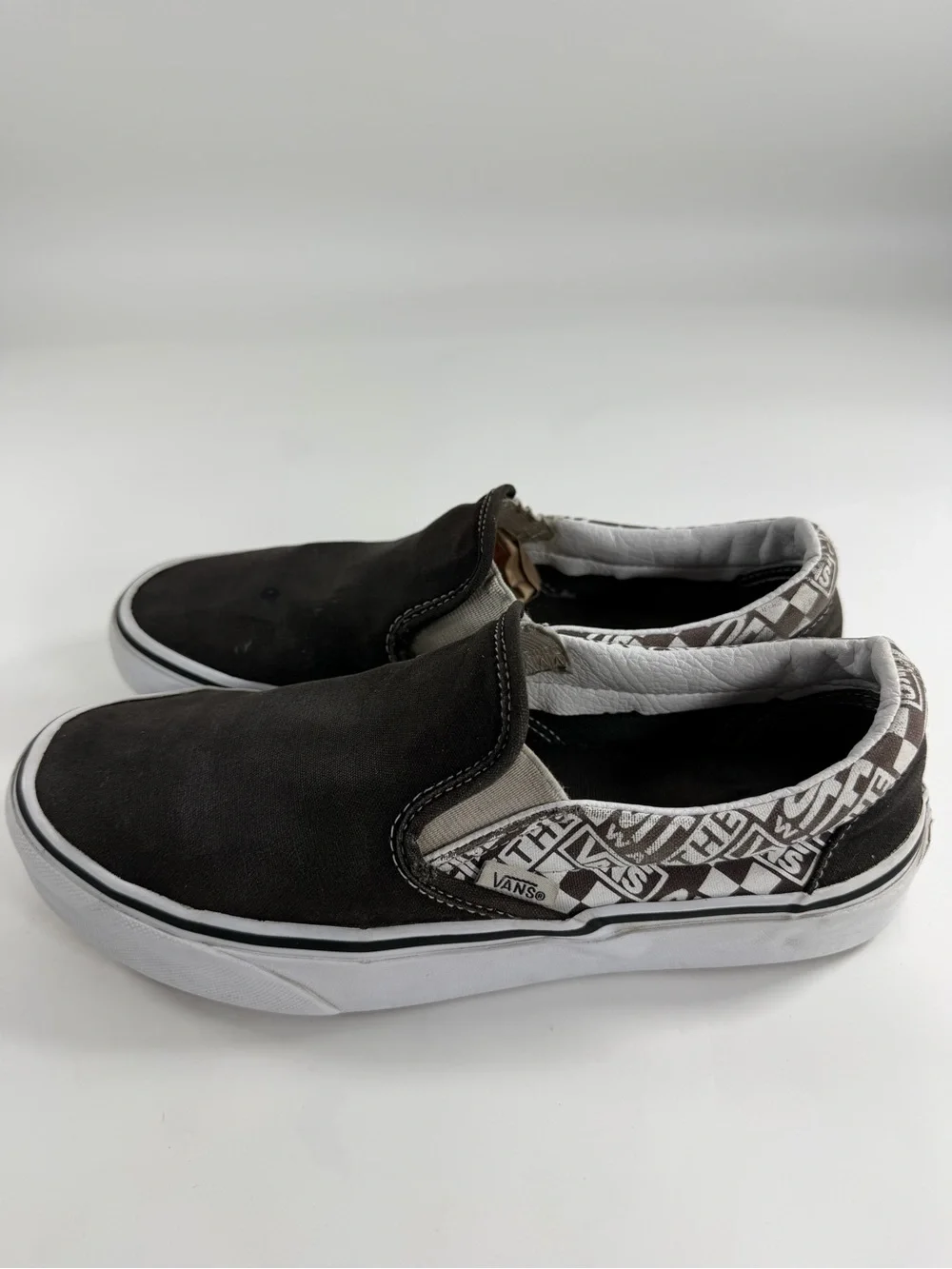 Skater Streetwear Vans Classic Slip-On Logo Trim Canvas Sneakers Men’s 7 W8.5
